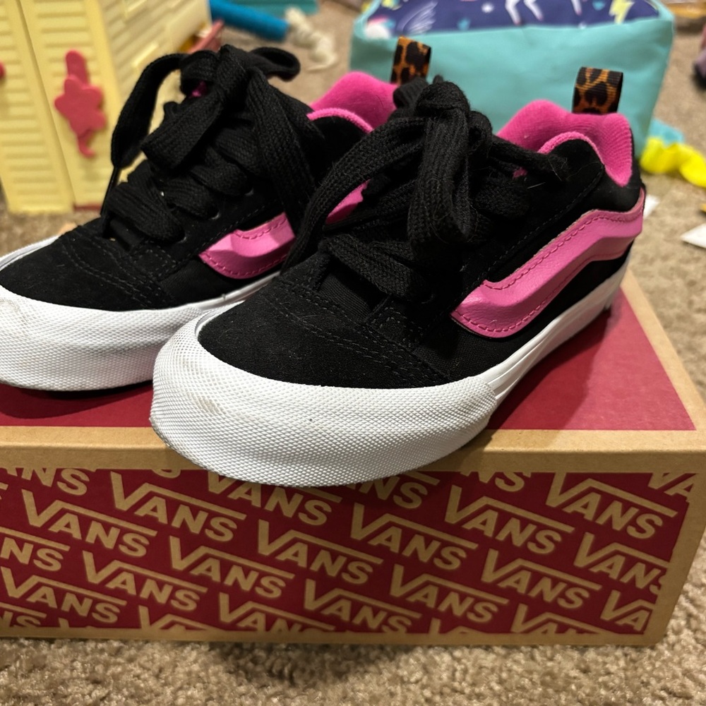 Vans Kids Sneakers in Black and Pink